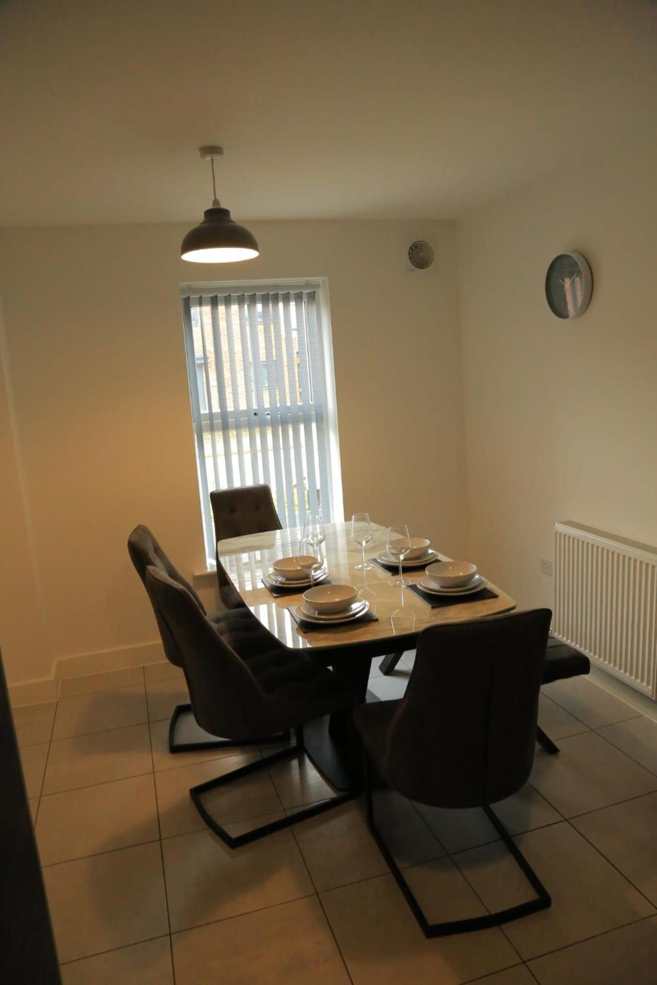 Beautiful New Family Home Leeds  Luaran gambar